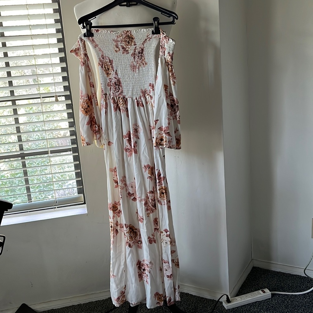 Floral maxi dress with off the shoulder sleeves